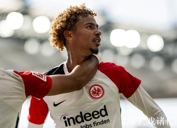 埃基蒂克双响助利物浦振兴，阿森纳显露颓势